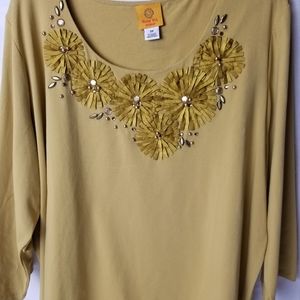Pullover blouse with bling size 3x, golden color.